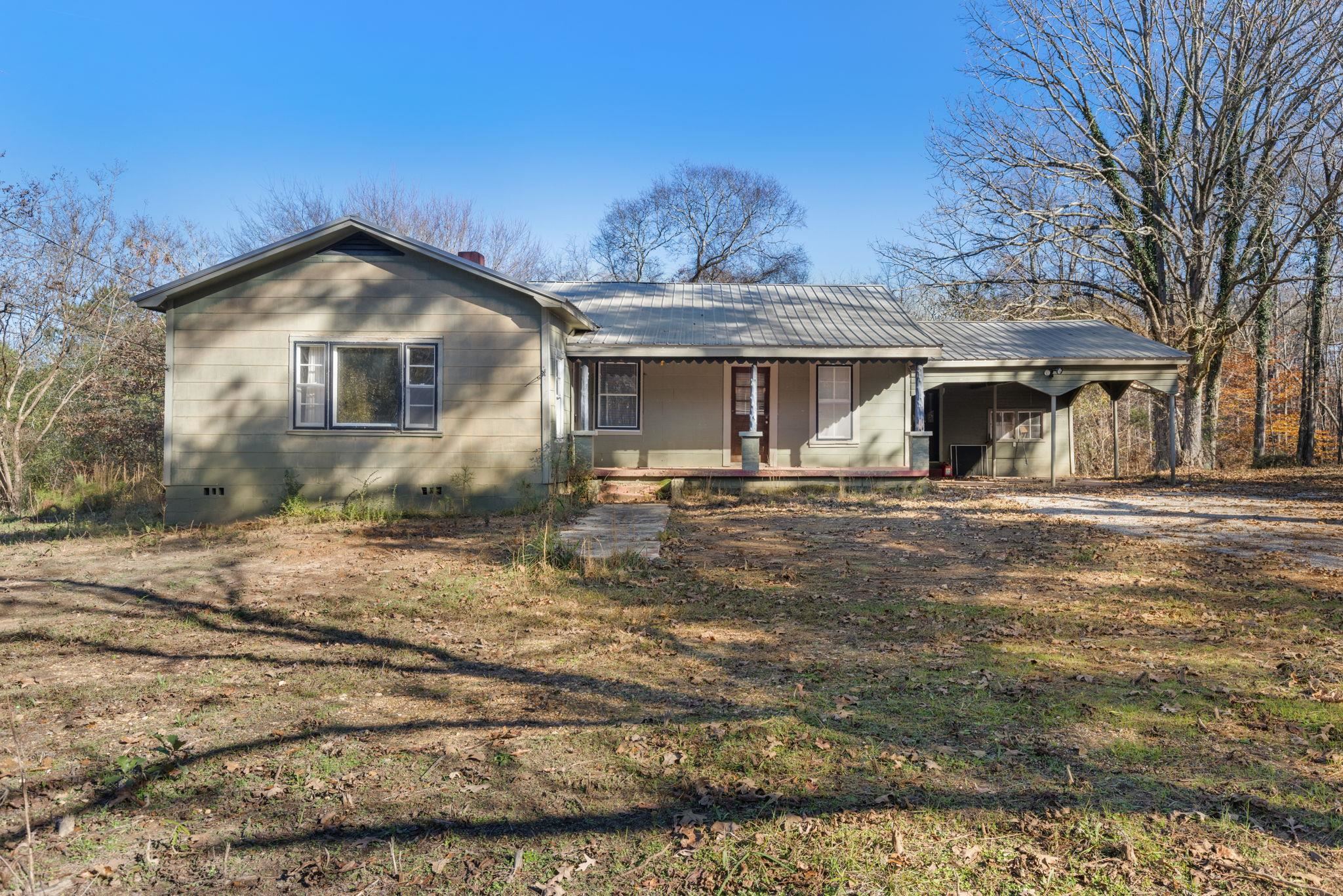 10 County Road 440 Iuka, MS 38852 - Photo 18 of 40 a front view of a house with garden