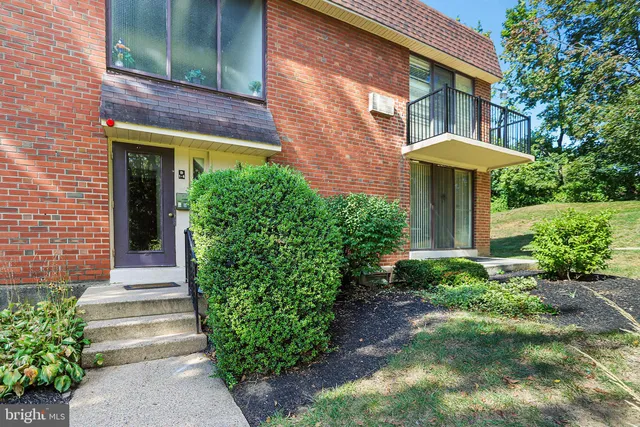 $109,900 | 100 East Glenolden Avenue, Unit B6, Glenolden, PA 19036