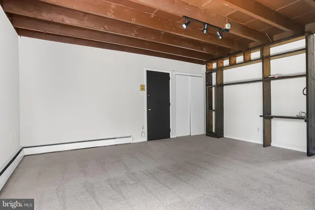 $109,900 | 100 East Glenolden Avenue, Unit B6, Glenolden, PA 19036