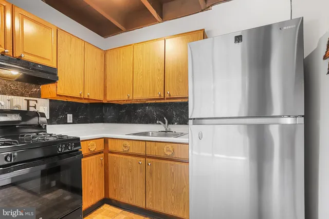 $109,900 | 100 East Glenolden Avenue, Unit B6, Glenolden, PA 19036