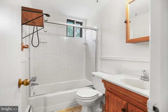 $109,900 | 100 East Glenolden Avenue, Unit B6, Glenolden, PA 19036