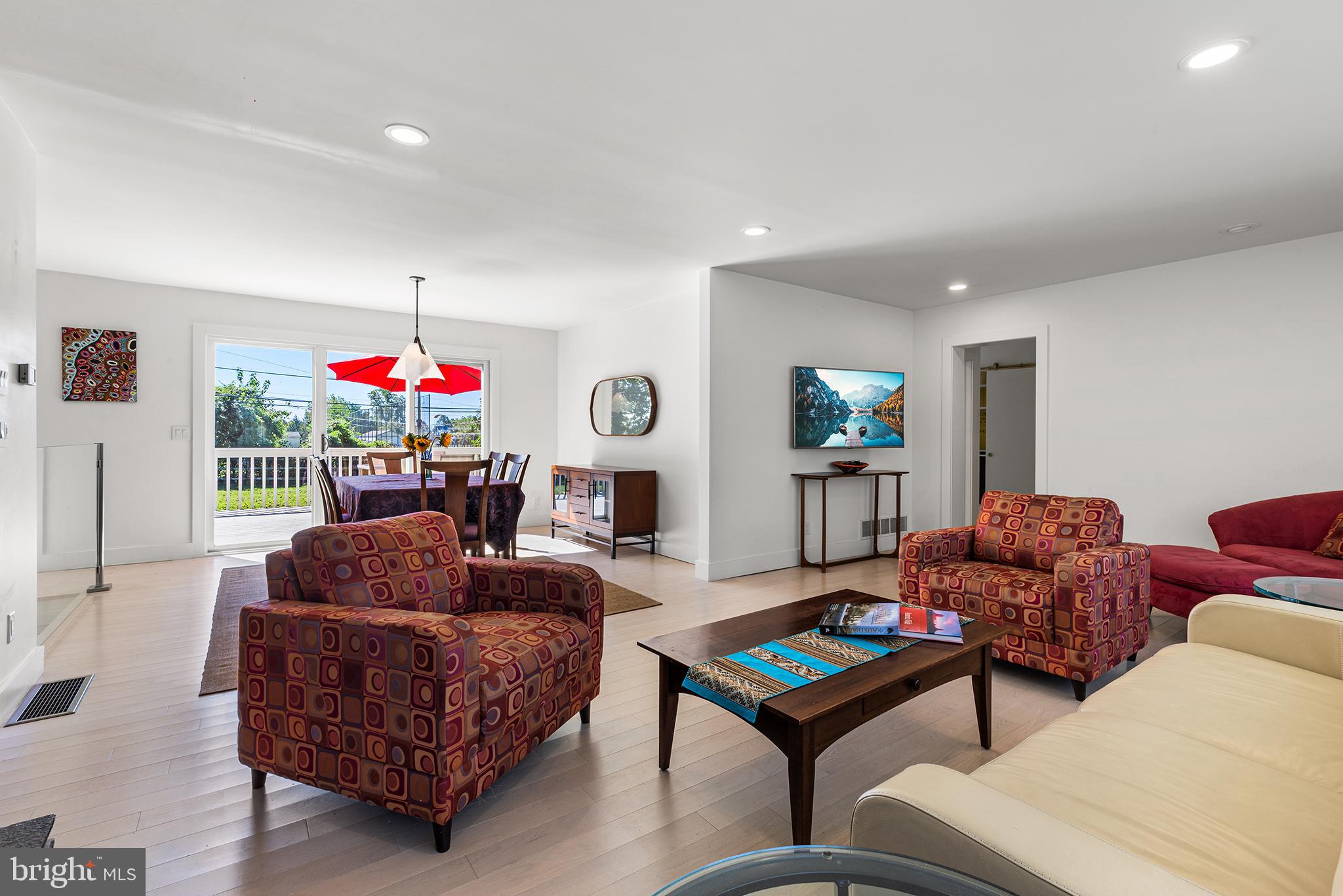 418 School Lane Wayne, PA 19087 - Photo 3 of 27 Great room off foyer