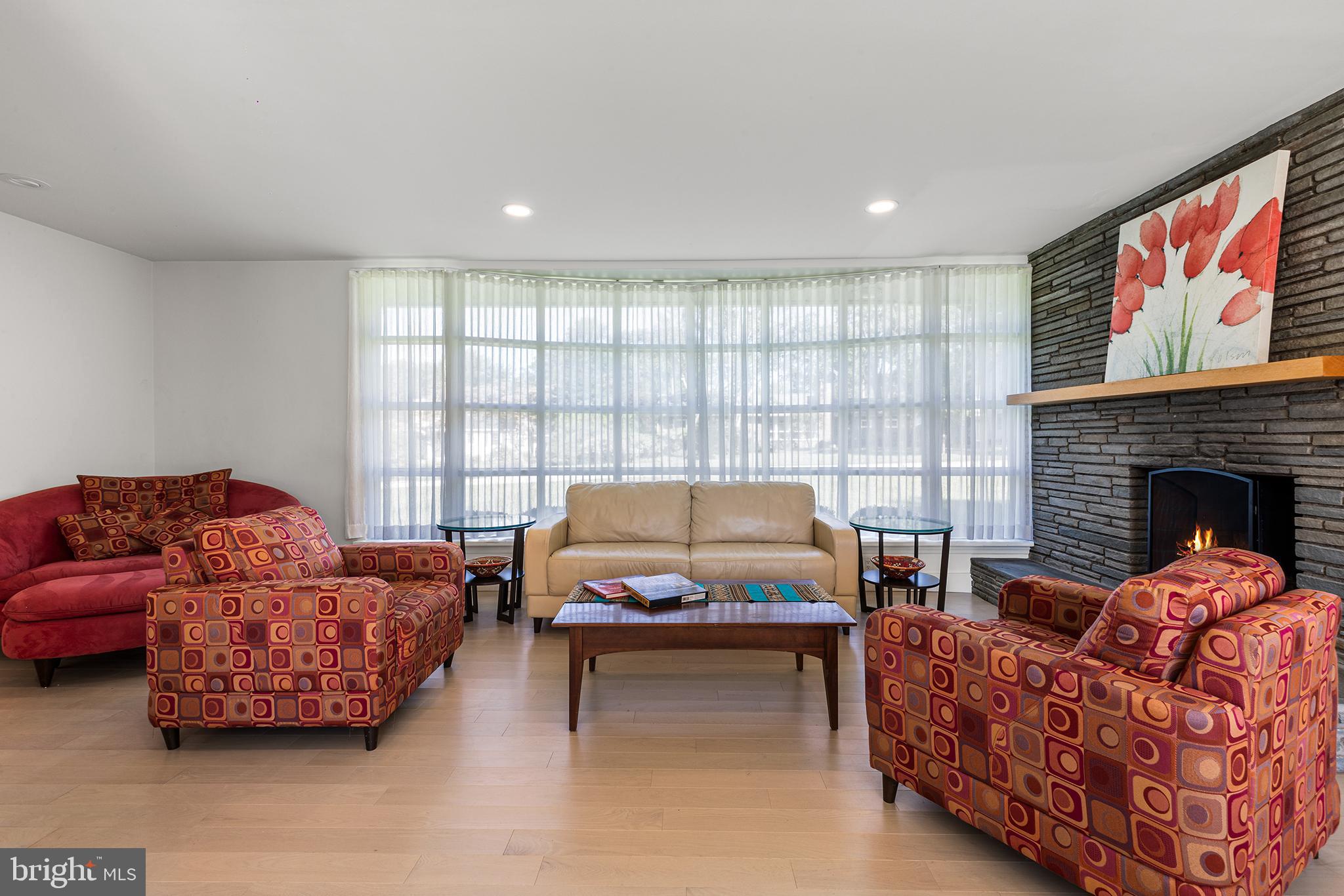 418 School Lane Wayne, PA 19087 - Photo 4 of 27 Great room with large windows