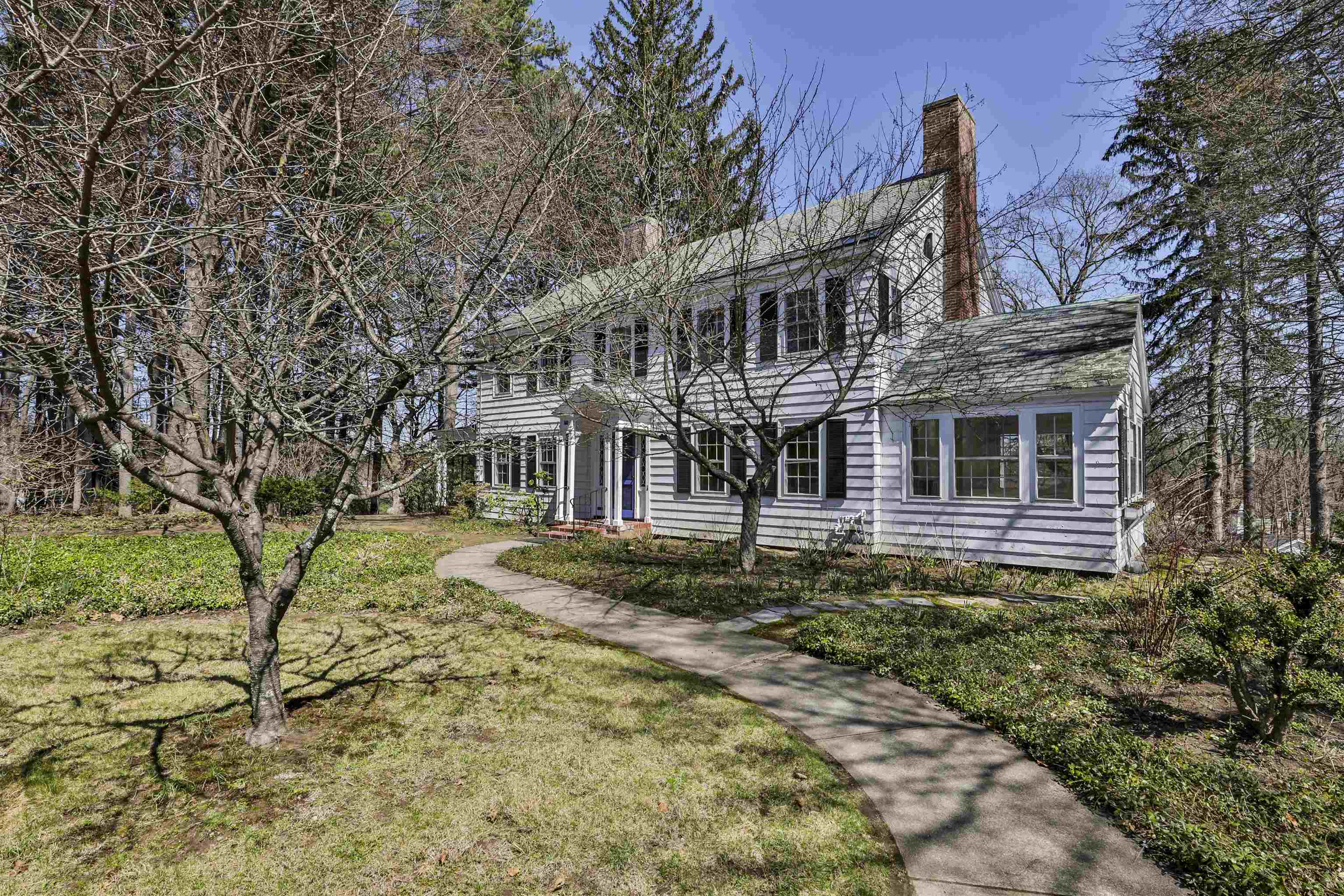 73 Berkeley Street Nashua, NH 03064 - Photo 2 of 54