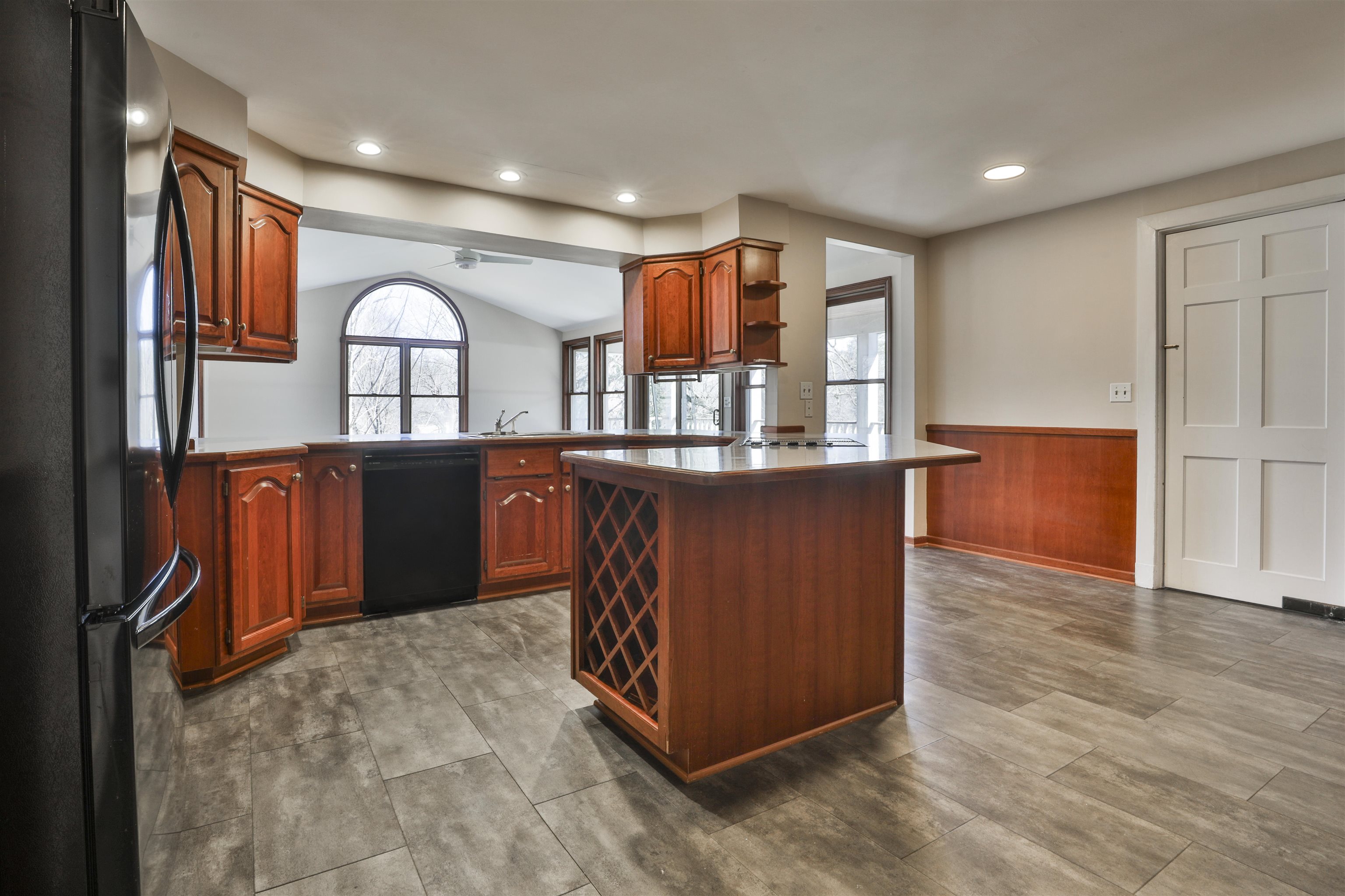 73 Berkeley Street Nashua, NH 03064 - Photo 31 of 54