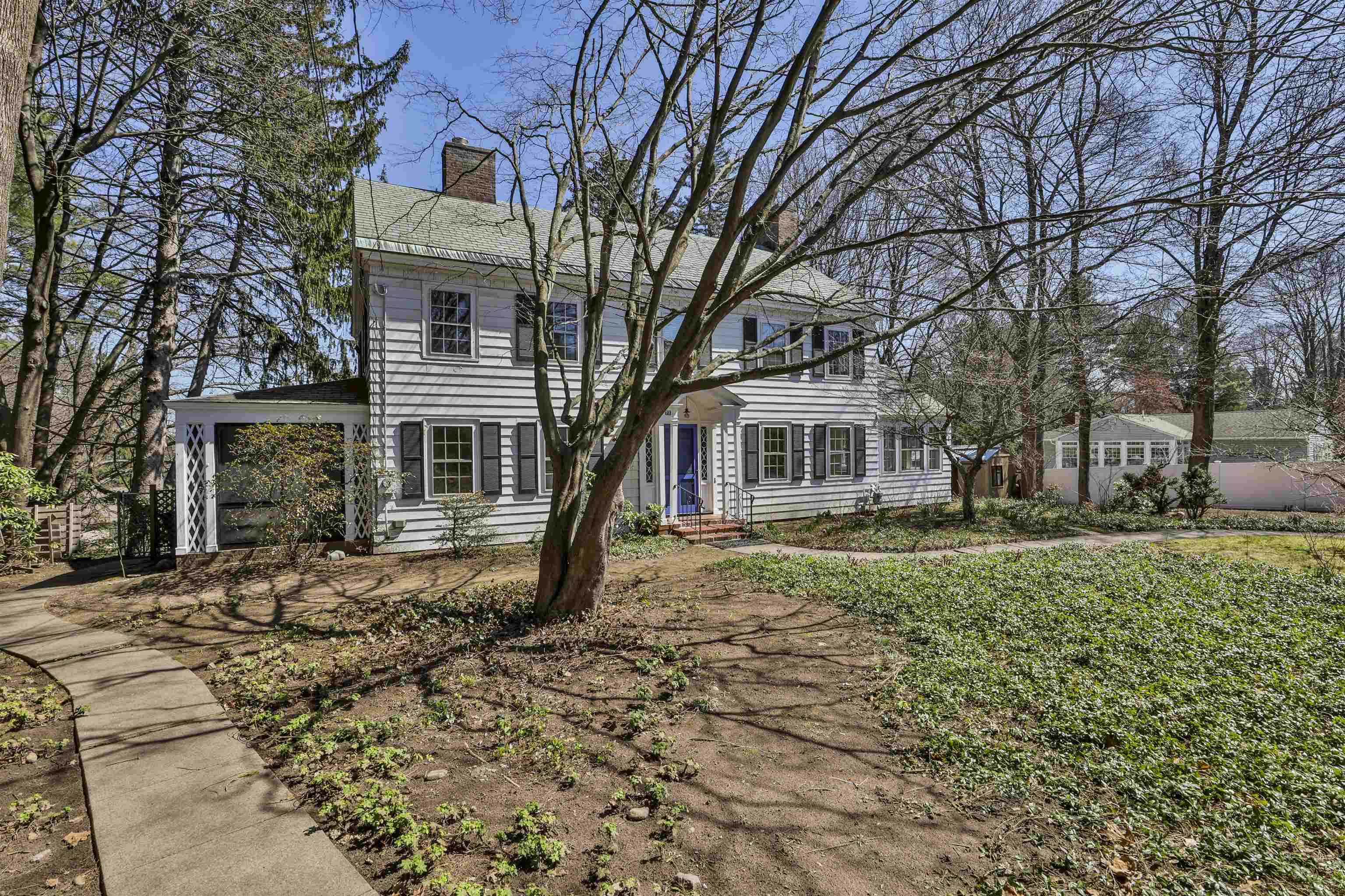 73 Berkeley Street Nashua, NH 03064 - Photo 5 of 54