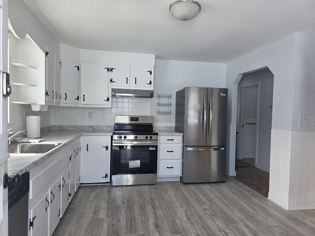 55 Apthorp Street Worcester, MA 01606 - Photo 6 of 34