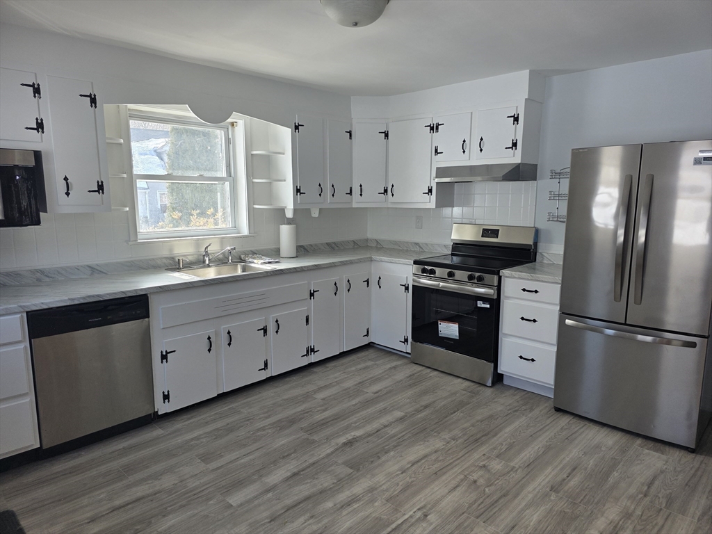 55 Apthorp Street Worcester, MA 01606 - Photo 7 of 34