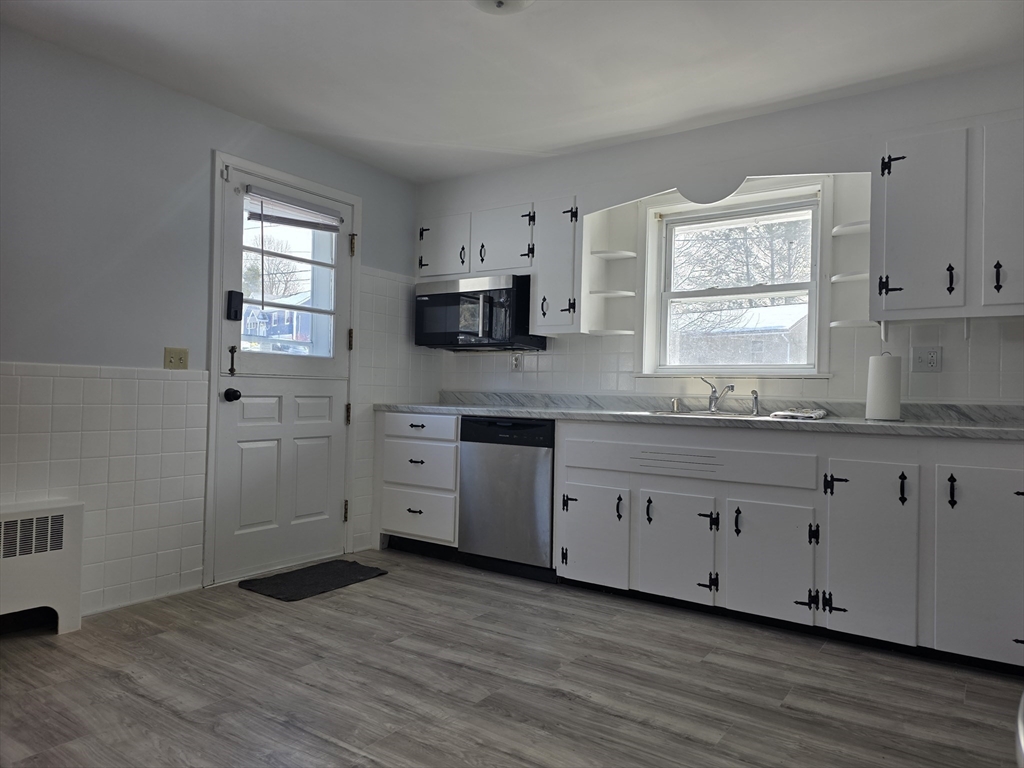 55 Apthorp Street Worcester, MA 01606 - Photo 8 of 34