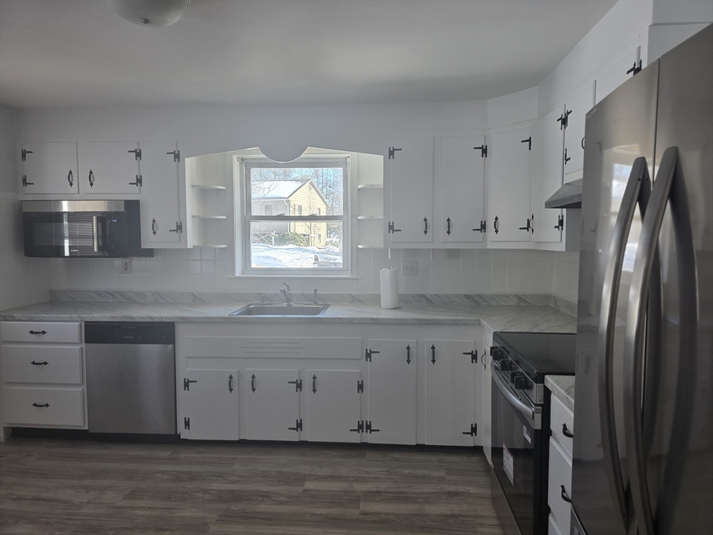 55 Apthorp Street Worcester, MA 01606 - Photo 9 of 34