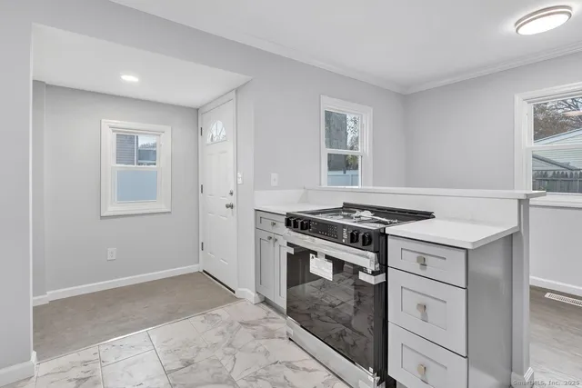 $335,900 | 366 Columbus Avenue, Stratford, CT 06615