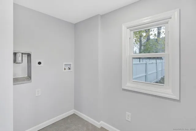 $335,900 | 366 Columbus Avenue, Stratford, CT 06615