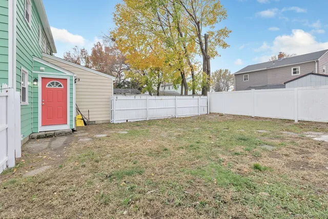 $335,900 | 366 Columbus Avenue, Stratford, CT 06615