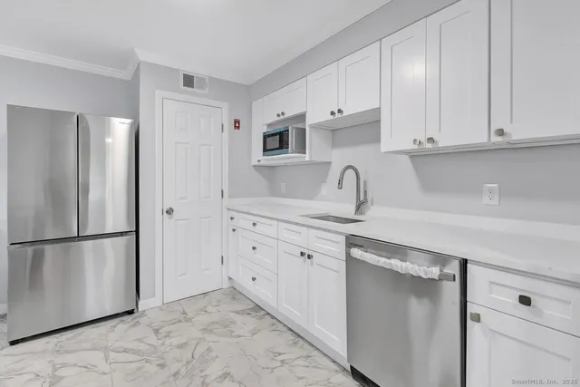 $335,900 | 366 Columbus Avenue, Stratford, CT 06615