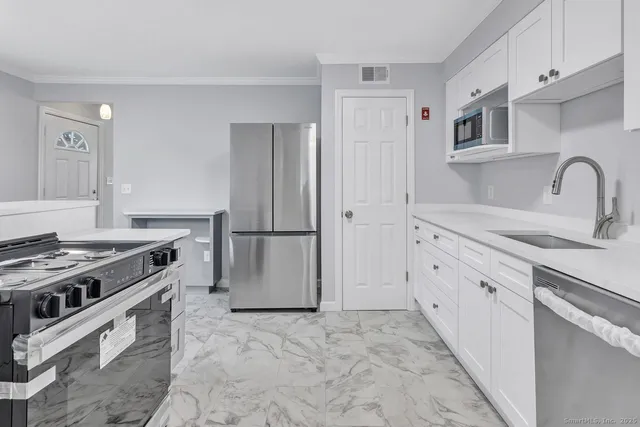 $335,900 | 366 Columbus Avenue, Stratford, CT 06615