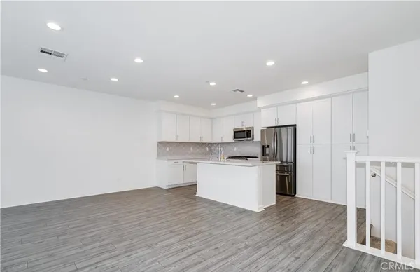 $855,000 | 606 White Oaks, Lake Forest, CA 92610