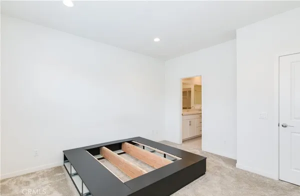 $855,000 | 606 White Oaks, Lake Forest, CA 92610