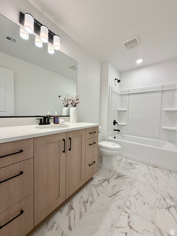 915 West Gold Ridge Ln Street St. George, UT 84790 - Photo 10 of 30 Beautiful full bathroom on entry level