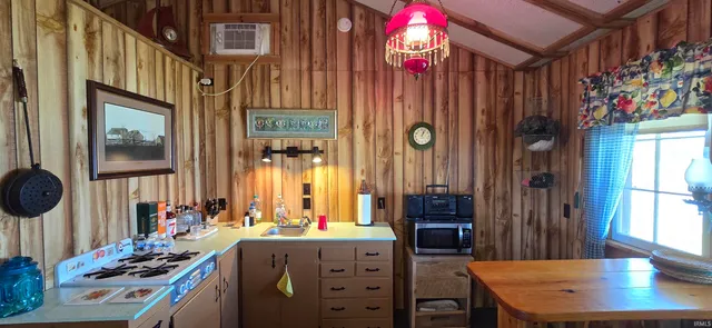 $399,000 | 100 North Road, Montgomery, IN 47558