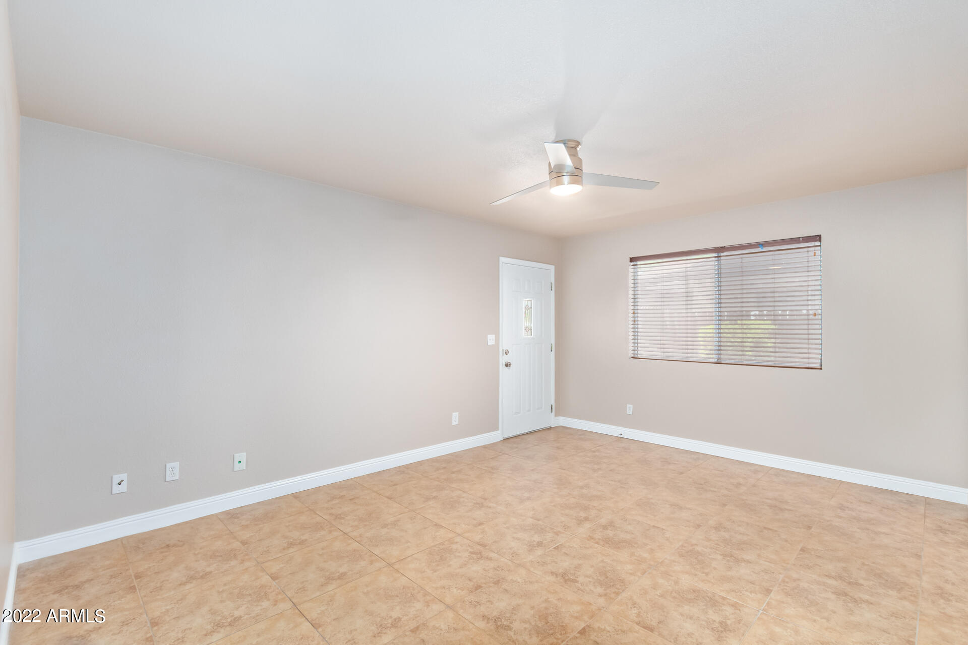 1840 East Inverness Avenue Mesa, AZ 85204 - Photo 8 of 25 Living Room