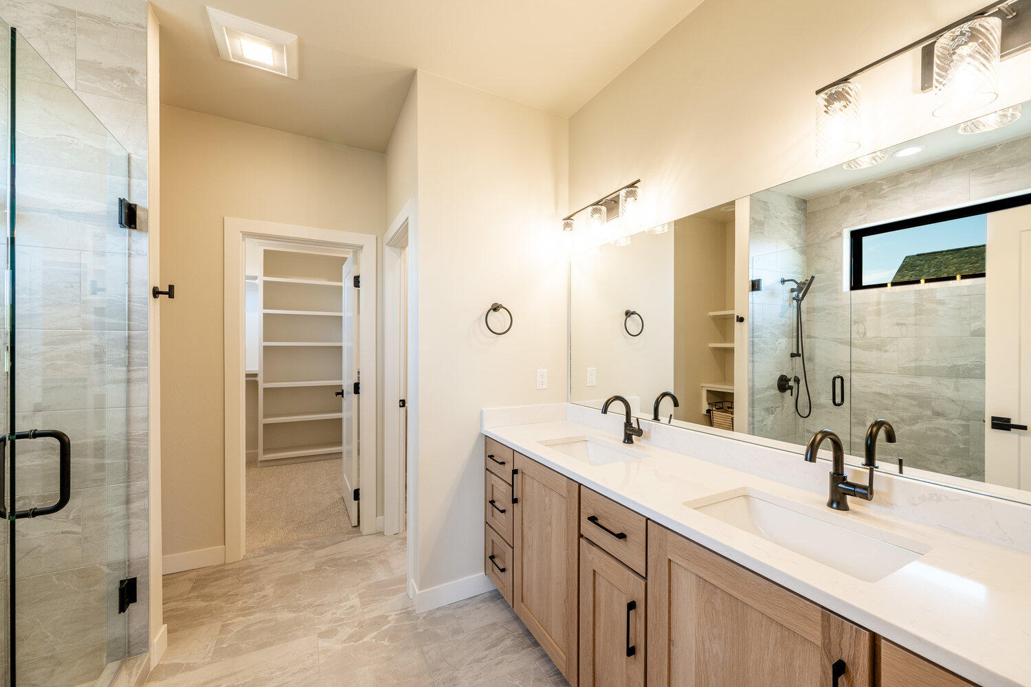 21 Wishbone Way Sheridan, WY 82801 - Photo 31 of 52 master bath