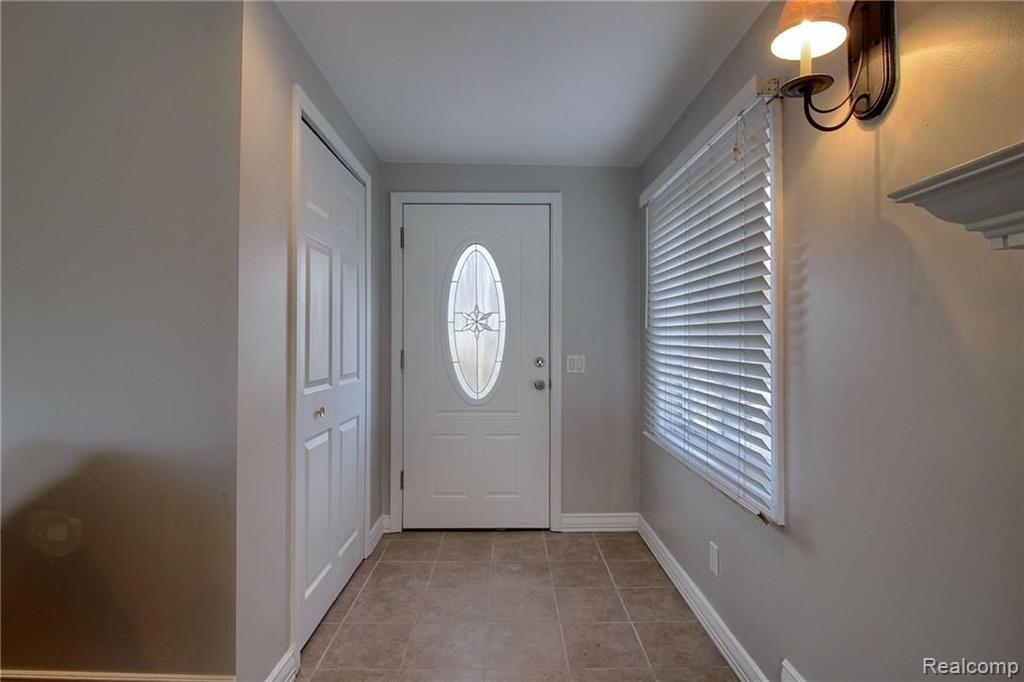 50180 Callens Road Chesterfield, MI 48047 - Photo 5 of 33