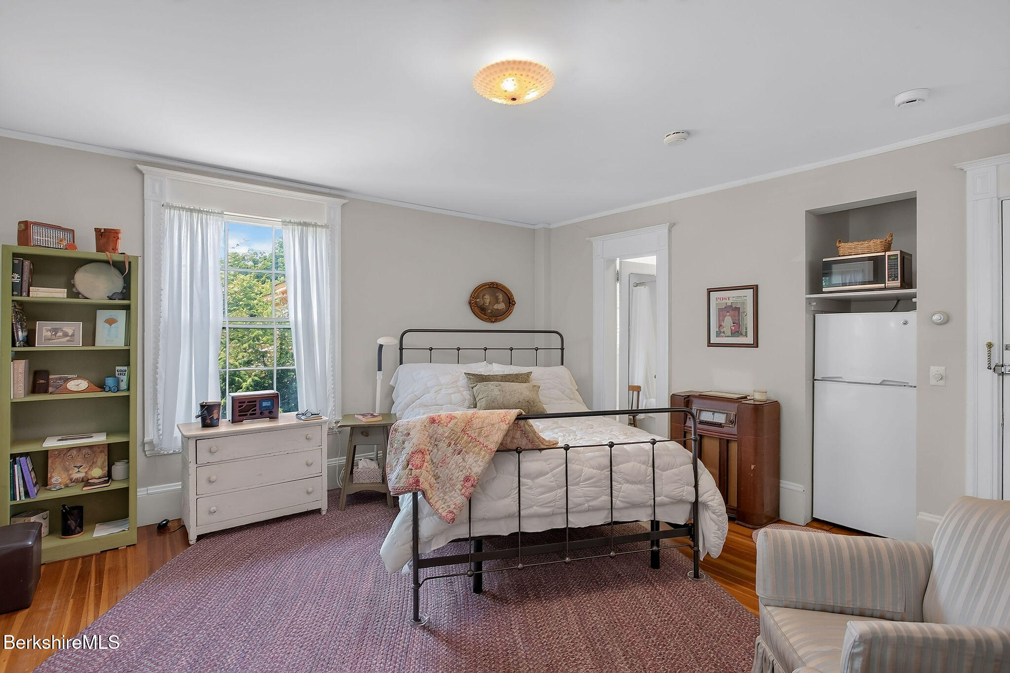 41 Main Street, Unit 7 Stockbridge, MA 01262 - Photo 8 of 16 Room for a Large or Small Bed