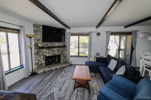 $1,600 | 760 Blue Jay Road, Unit 10, Big Bear Lake, CA 92315