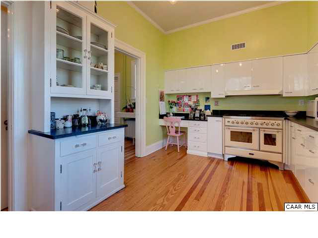 1325 Rugby Road Charlottesville, VA 22903 - Photo 14 of 29 For the chef in the family