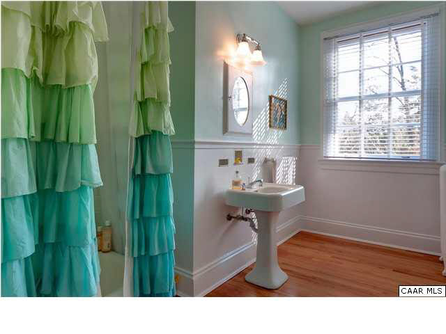 1325 Rugby Road Charlottesville, VA 22903 - Photo 25 of 29 Hall bath on second level