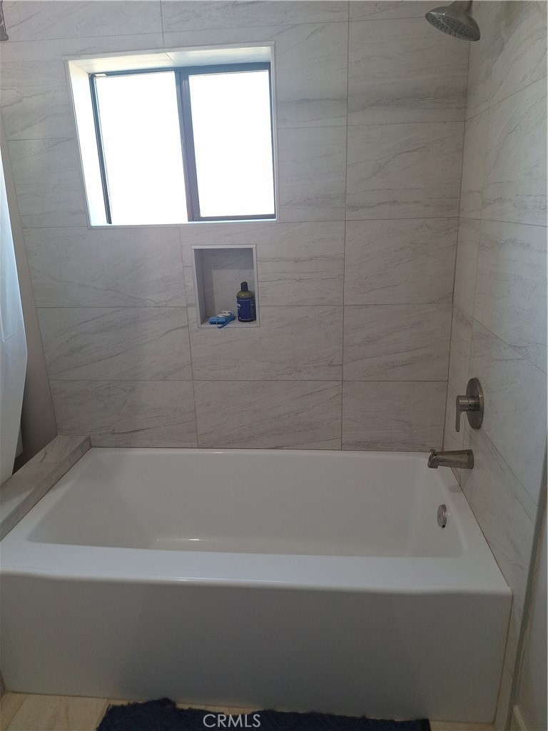 2352 Jacks Ranch Road Ridgecrest, CA 93555 - Photo 23 of 33 a bathroom with a bathtub