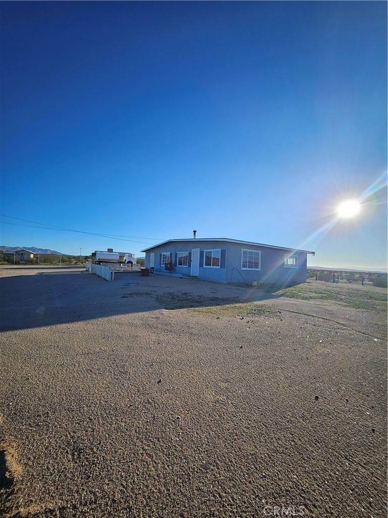 2352 Jacks Ranch Road Ridgecrest, CA 93555 - Photo 8 of 33 a view of a room