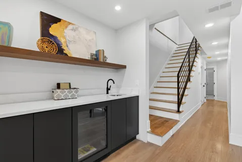 $1,150,000 | 1728 North Sawyer Avenue, Unit B, Chicago, IL 60647