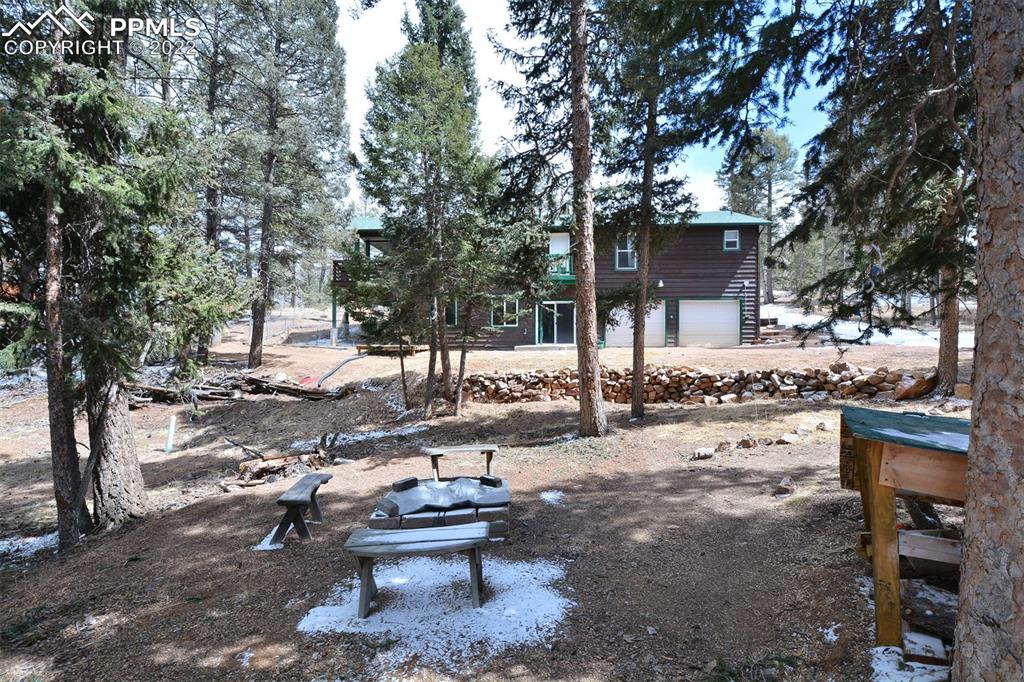 123 Pawutsy Road Florissant, CO 80816 - Photo 3 of 30 a view of a yard with table and chairs