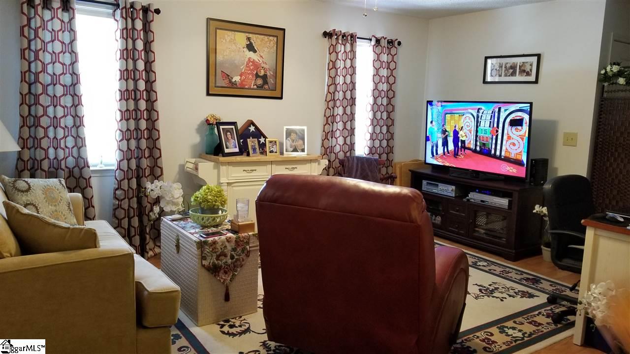 518 Fairview Road Taylors, SC 29687 - Photo 2 of 8