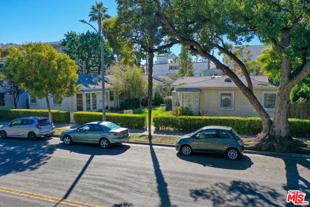 814 3rd Street Santa Monica, CA 90403 - Photo 6 of 11 a view of a house with a backyard