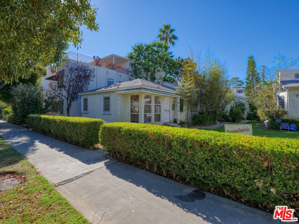 814 3rd Street Santa Monica, CA 90403 - Photo 9 of 11 a view of a house with a garden