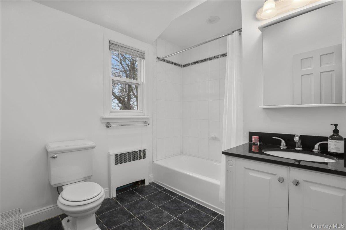 10 Madison Road Scarsdale, NY 10583 - Photo 19 of 31 Second floor full bath.