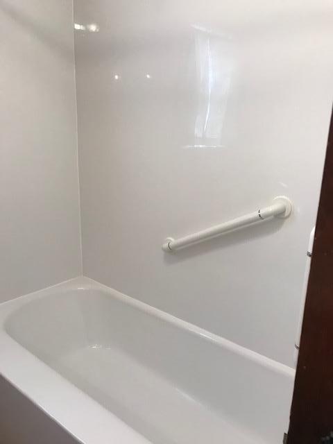 313 Turner Road Salem, VA 24153 - Photo 6 of 15 a view of a bathtub in a bathroom