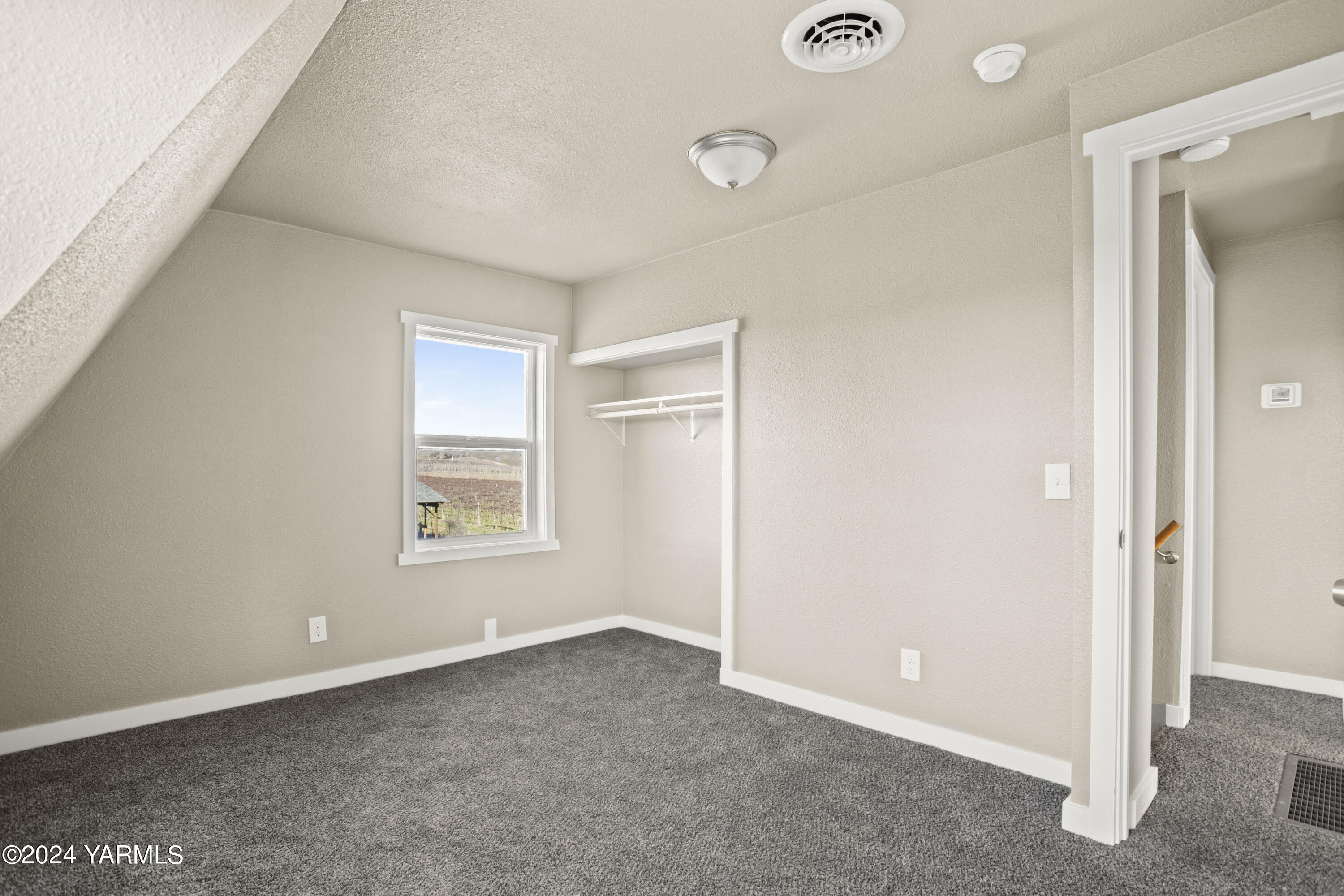 93902 McCreadie Road Prosser, WA 99350 - Photo 26 of 47 a view of an empty room with a window