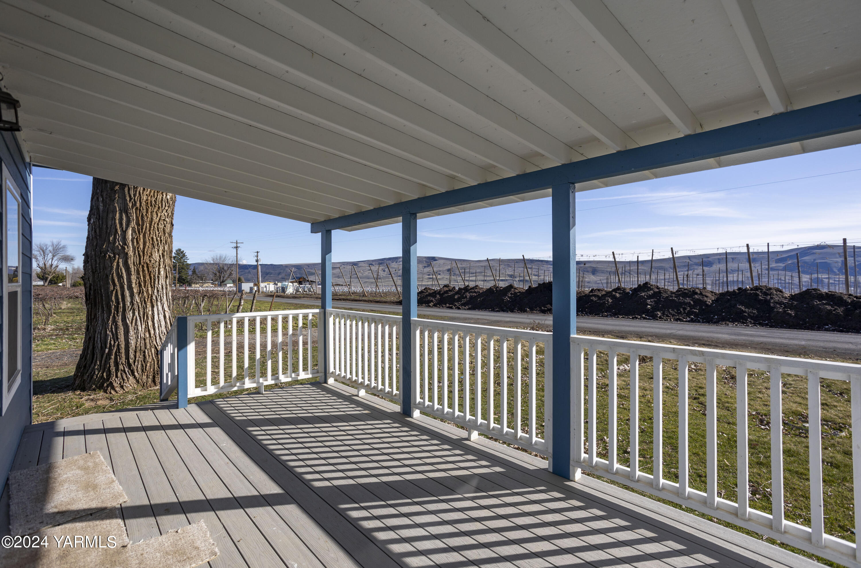 93902 McCreadie Road Prosser, WA 99350 - Photo 3 of 47 a view of a balcony with wooden floor