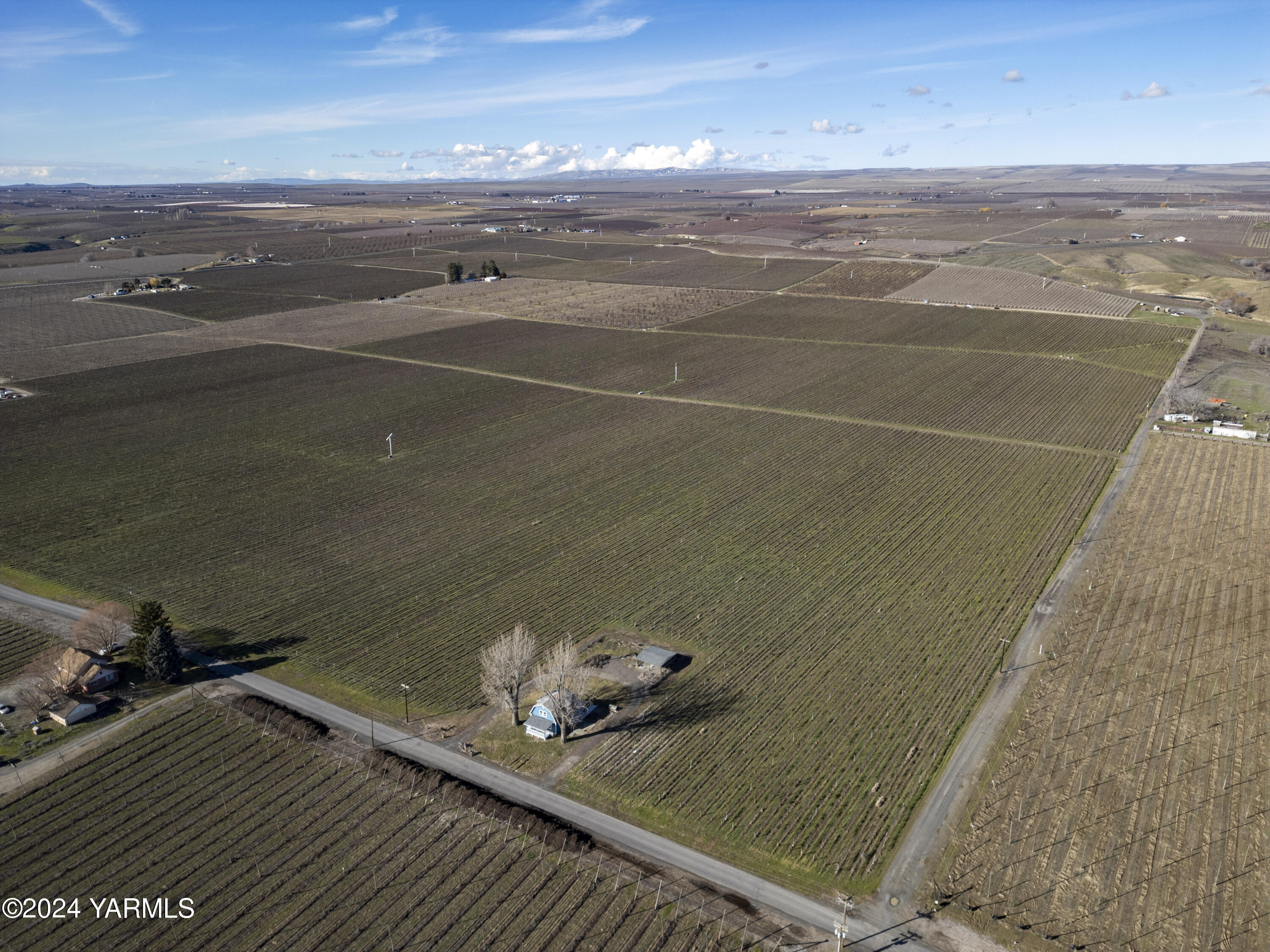 93902 McCreadie Road Prosser, WA 99350 - Photo 31 of 47 a view of an ocean