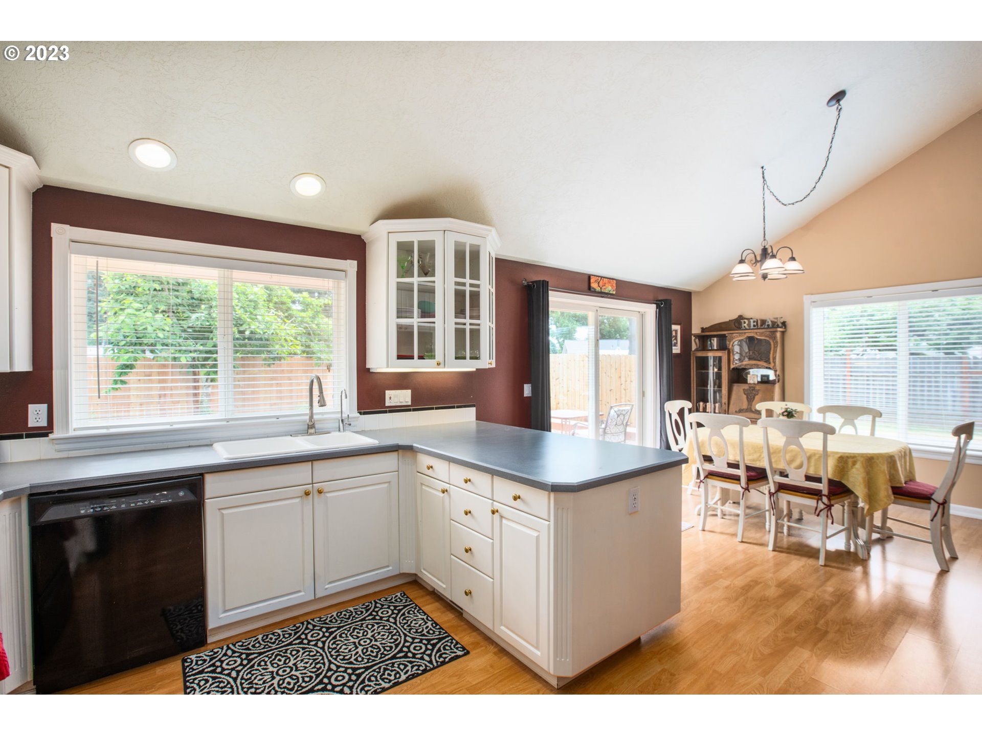 2252 Riviera Court Hubbard, OR 97032 - Photo 11 of 31 Gallery Image 11