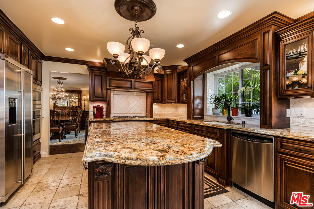 4348 Roxbury Street Simi Valley, CA 93063 - Photo 5 of 25