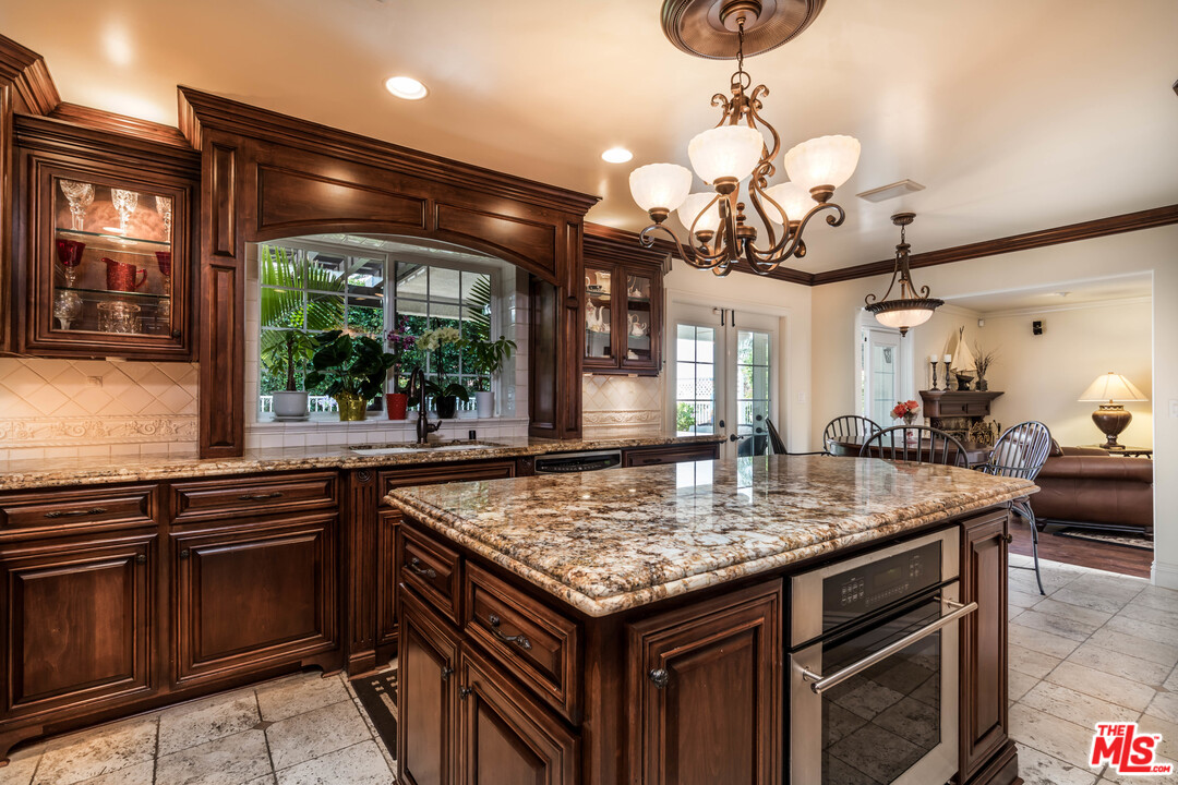 4348 Roxbury Street Simi Valley, CA 93063 - Photo 6 of 25