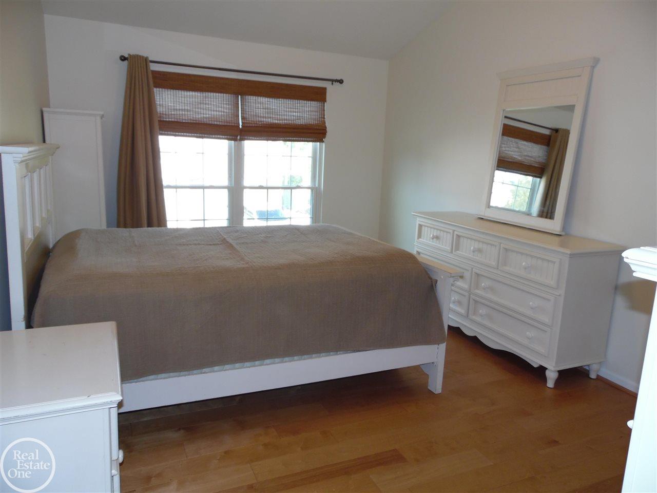 46099 Rhodes Drive Macomb, MI 48044 - Photo 21 of 30 50080418-20.JPG
