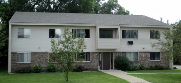 $830 | 124 4th Avenue, Unit 8, Miltona, MN 56354