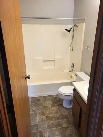 $830 | 124 4th Avenue, Unit 8, Miltona, MN 56354