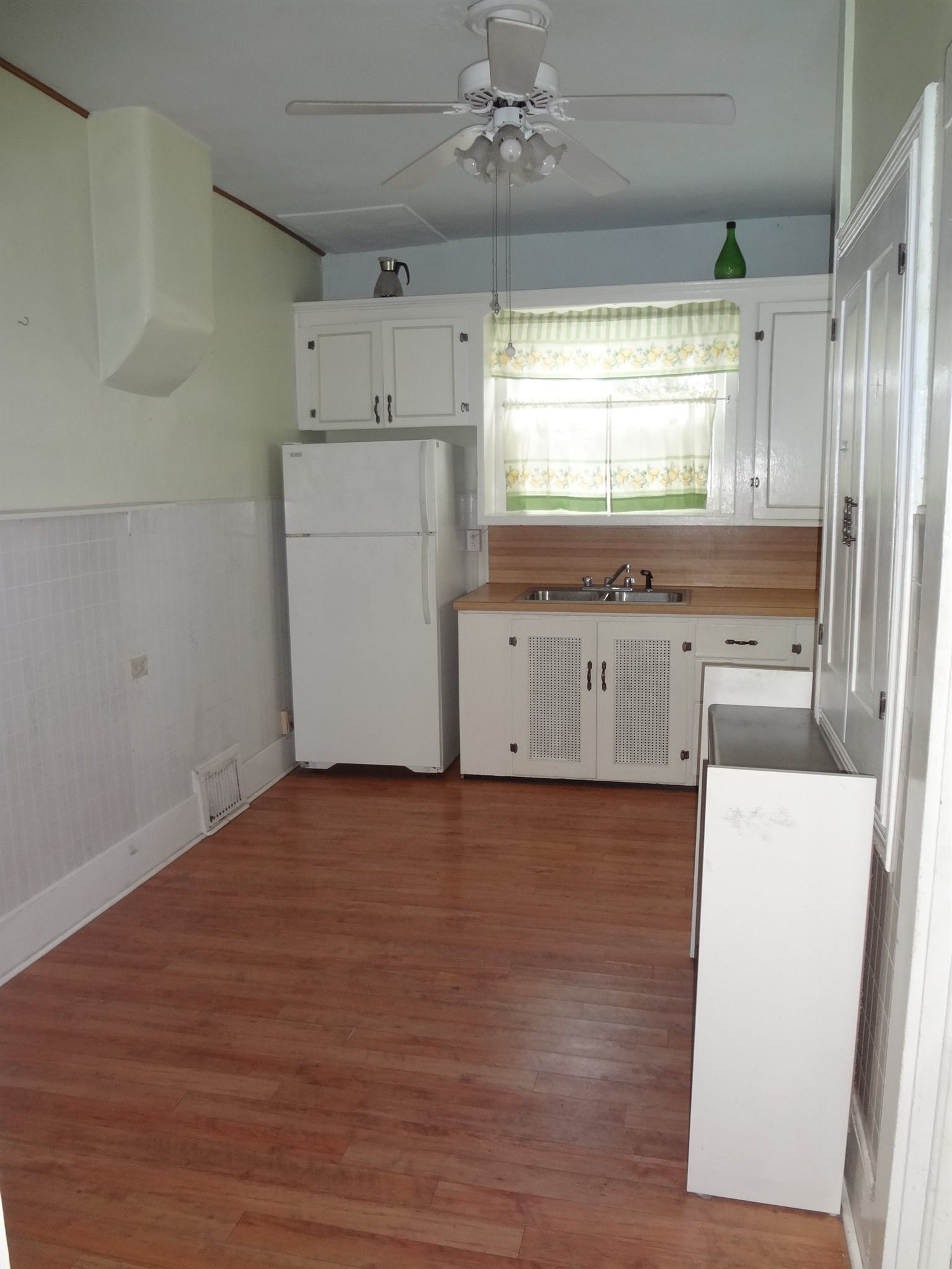 1014 Monroe Street Rochester, IN 46975 - Photo 3 of 15