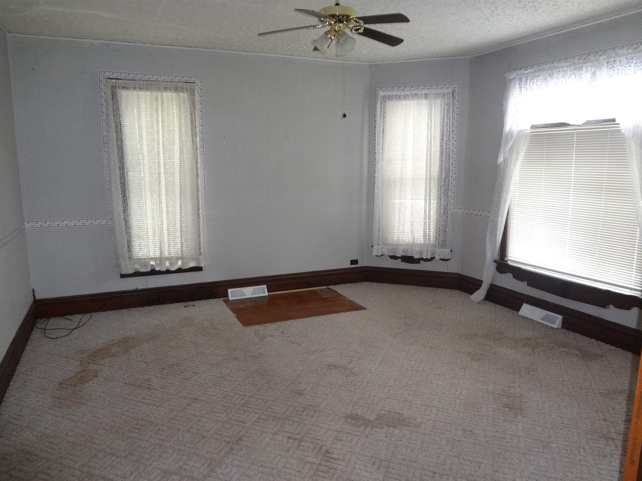 1014 Monroe Street Rochester, IN 46975 - Photo 8 of 15